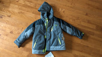 New boy winter coat size 4 - 5 / manteau d'hiver garçon