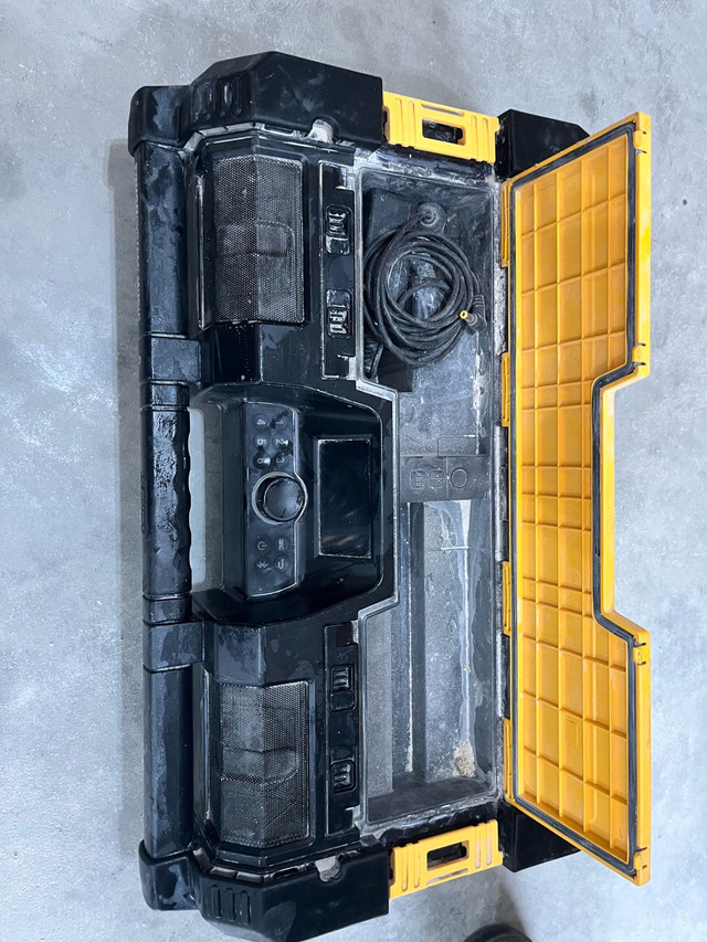 Dewalt tough system radio charger in Power Tools in Gatineau - Image 2