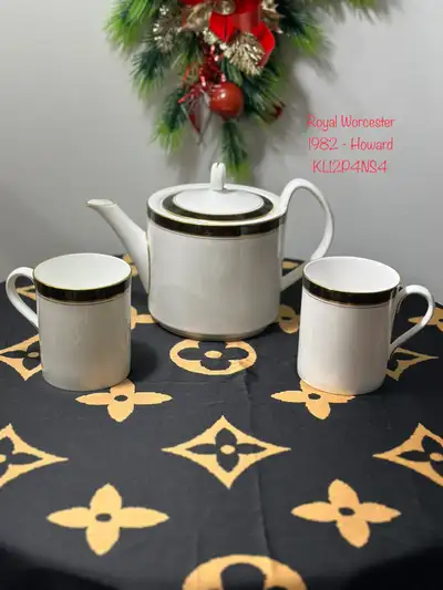Vintage 1982 Bone China Royal Worcester Howard, View more