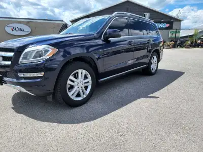 Color. Midnight blue Engine. V8 Sun roof. 7 seater Check Engine light on Fully loaded Ac. Heater sea...