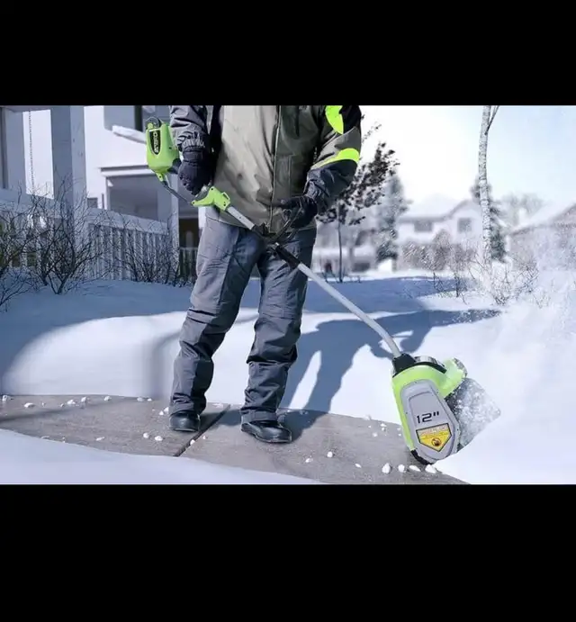 Greenworks 12-Inch 40V Cordless Snow Shovel, Battery Not Include in Outdoor Tools & Storage in Hamilton - Image 3