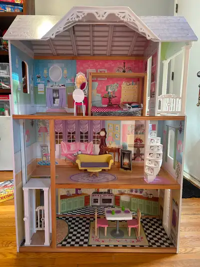 This was my daughter’s dream dollhouse and she’s finally agreed to part with it…if she gets to keep...