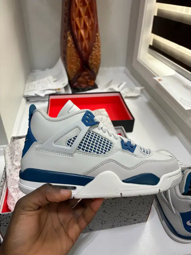 ** DS Jordan 4 Military blue size 6y, 6.5y and 10.5 ** in Men's Shoes in City of Toronto - Image 2