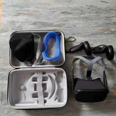 Step into immersive worlds with this pre-owned Oculus Quest VR headset, offering a standalone virtua...