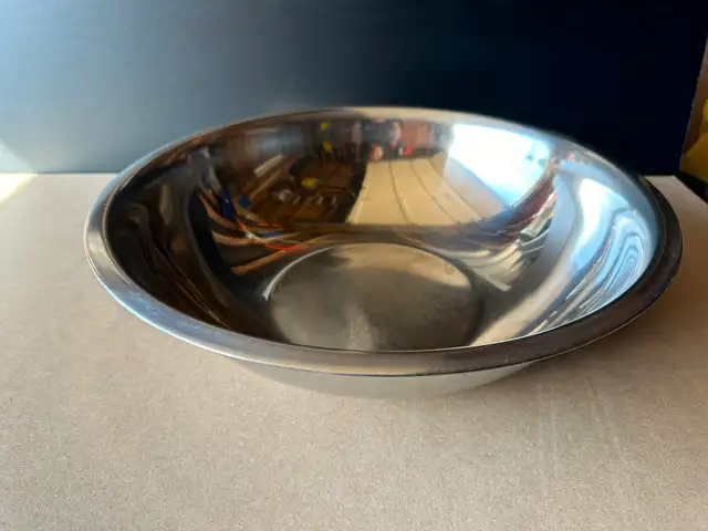 Stainless Steel Mixing Bowl in Kitchen & Dining Wares in Mississauga / Peel Region - Image 3
