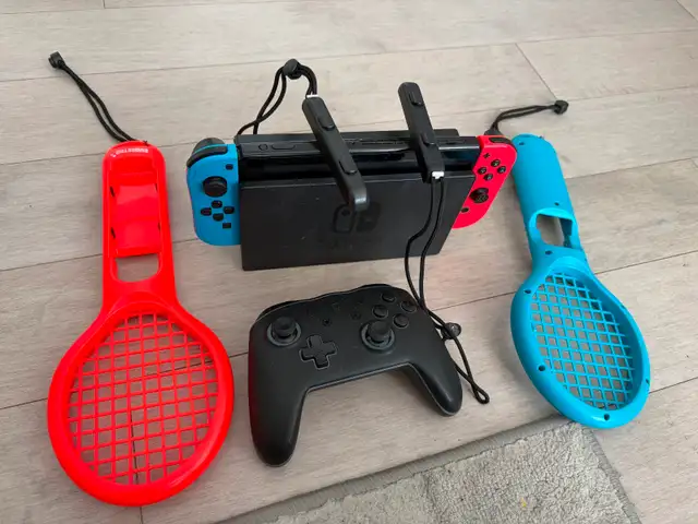 Nintendo Switch Bundle in Nintendo Switch in City of Montréal - Image 2