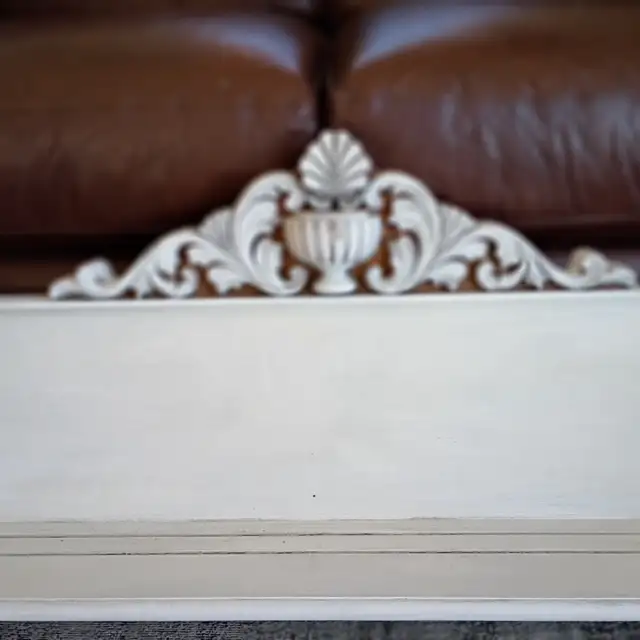 Tablette en chêne de style Shabby Chic in Arts & Collectibles in Laurentides - Image 3