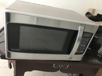 micro-onde/ microwave danby designer, View more