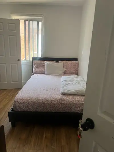 Chambre à louer en colocation pour femmes seulement dispo 1er ao