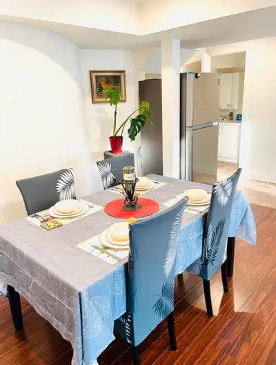 Walkout Apartment( 2 bedroom, kichen, bathroom, laundry room). Willimsburg Community Whitby. The bes...