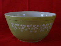 Pyrex bowl 1.5l green Crazy Daisy Spring Blossom pattern 1972-79
