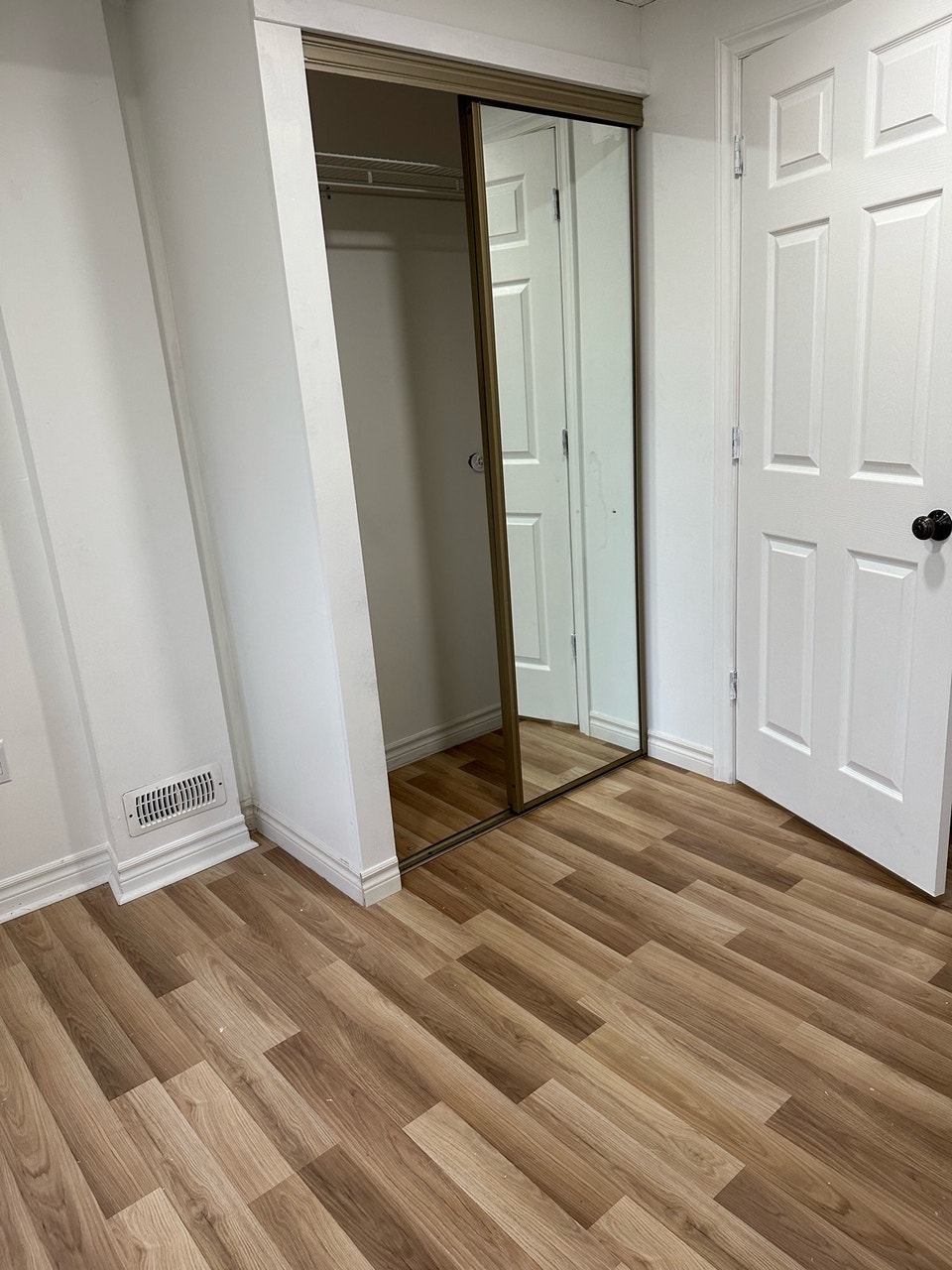2 Bedroom Walkout Basement Apartment 5