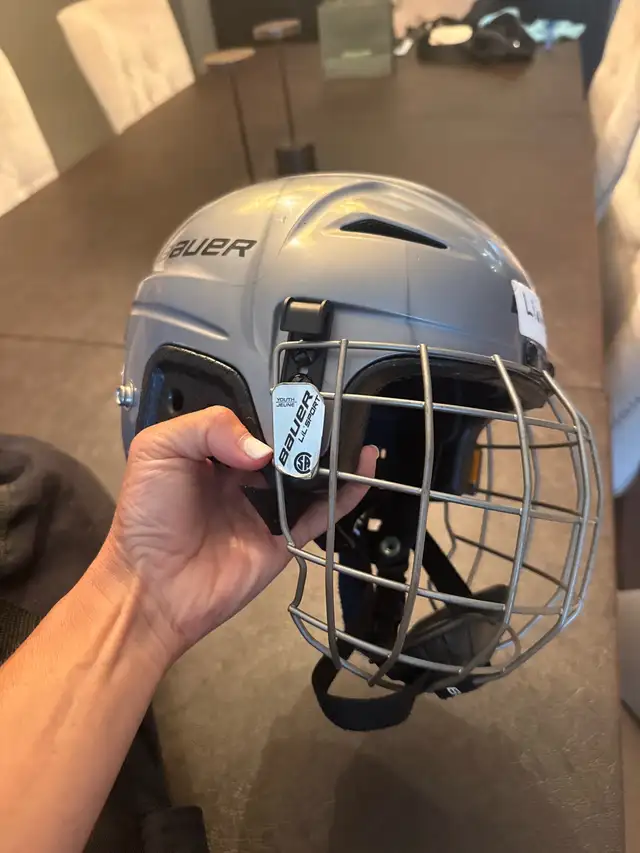 Kid’s Hockey Equipment - Like New in Hockey in Markham / York Region - Image 9