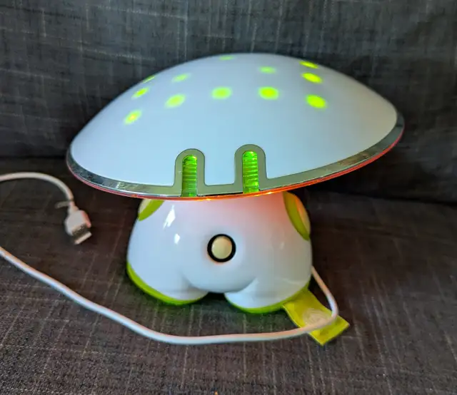 Hasbro Room Tech Beingz - Tilting Mood Lamp - Touch and Sound in General Electronics in Oshawa / Durham Region - Image 2