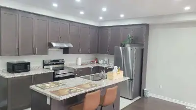 Modern Luxurious Town Home available for rent/lease in highly desirable area Mississauga rd & Mayfie...
