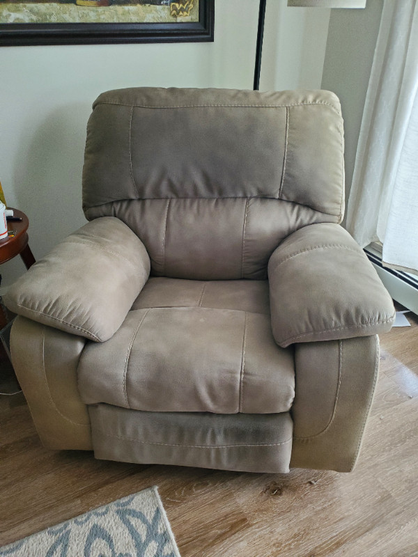 Ashley Dunwell power recliner in Chairs & Recliners in Dartmouth