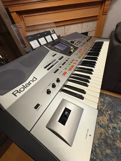 ROLAND E-80 WORKSTATION KEYBOARD IN MINT CONDITION , View more