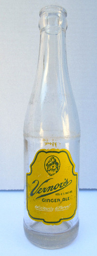 Vintage Vernors Bottle "Deliciously Different" 8 OZS Cleveland