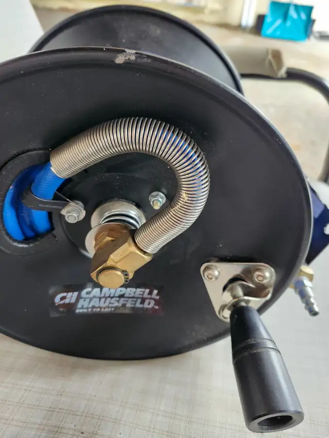 enrouleur pour tuyau à air comprimé in Power Tools in Edmundston - Image 3