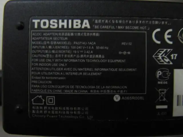 Toshiba Model PA3714U-1ACA OEM 19Volt LapTop Power Supply XCond in Arts & Collectibles in Mississauga / Peel Region - Image 4