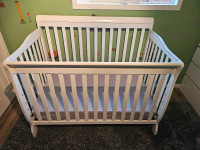 Baby Crib with Mattress and protector/sheets