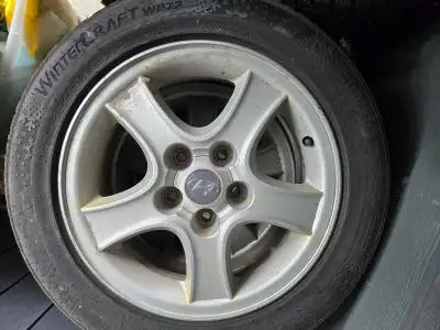 Ensemble pneu hiver KUMHO 205/55/16 sur mag hyundai utilisé 2 saisons, bon pour 1 ou 2 autres saison...