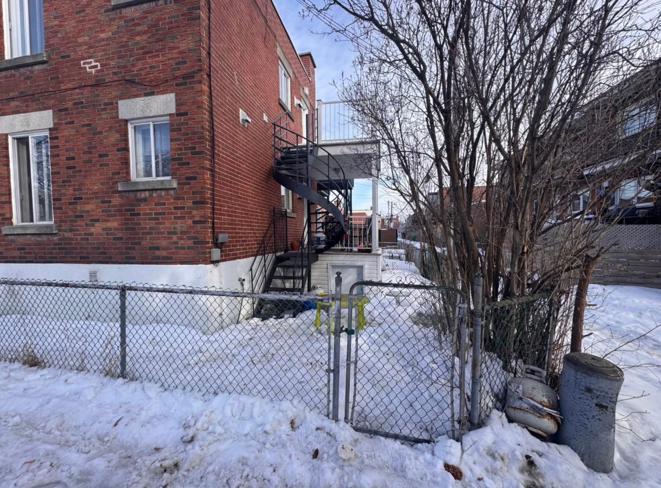 Grand 5 1/2 à louer — photo 3