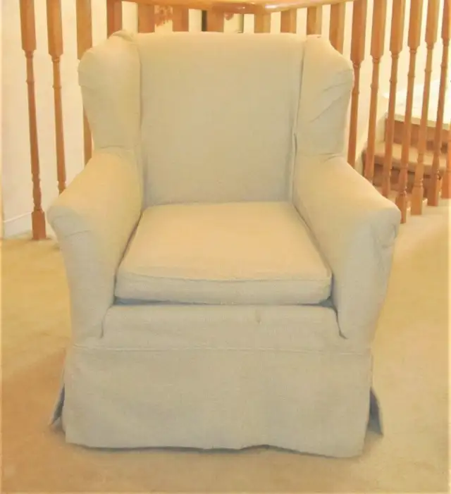 Mid-Century Wingback Arm Chair Original Velveteen Upholstery in Chairs & Recliners in Markham / York Region - Image 3