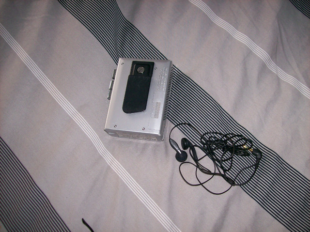 Sanyo Cassette Player in iPods & MP3s in Ottawa - Image 2