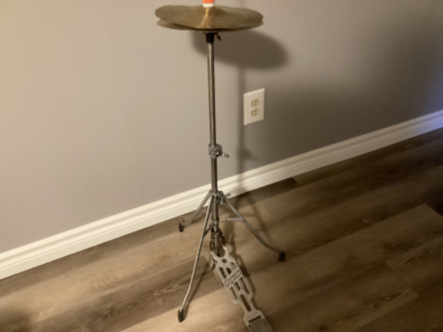 Rogers 50/60s hi-hat stand in Drums & Percussion in Brantford - Image 2