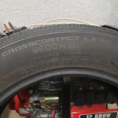 4 Brand new take off. 255/55/20 Continental CrossContact Lx20. These tires detail for 365$ a piece i...