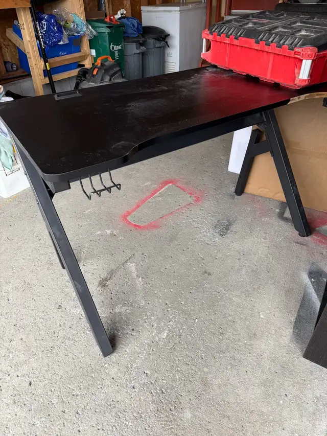 Gaming desk in Desks in Ottawa - Image 2
