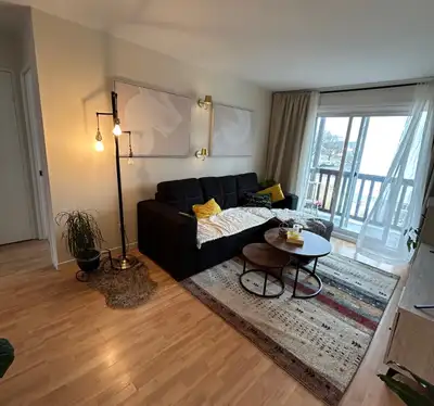 Appartement 4 et demi spacieux et bien ensoleillé situé près de tous les services et à 4 minutes de...