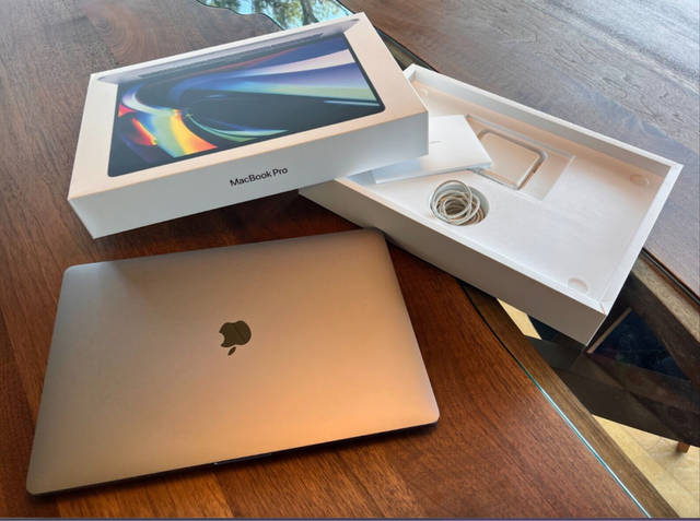 LOADED MINT 16" Apple MacBook PRO i9 8C 16GB 1TB SSD Software64744836242177121