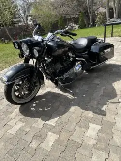 This Harley Davidson Road King is in excellent condition. I am the original owner. The colour is Bla...