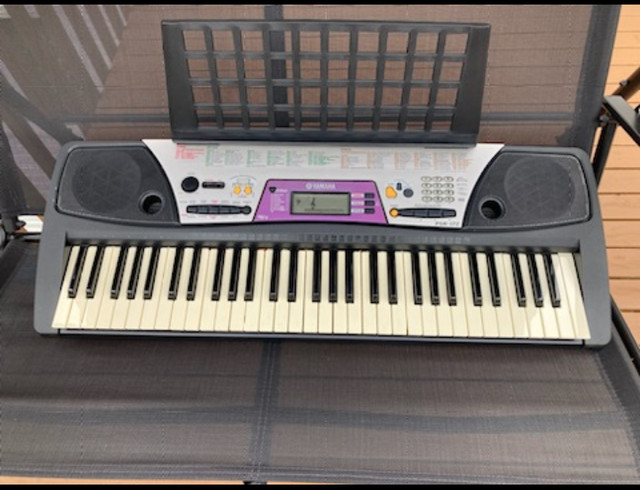 Yamaha keyboard in Pianos & Keyboards in Cole Harbour