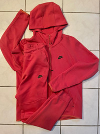 Old Season Nike Tech Fleece Pueblo Red Size M