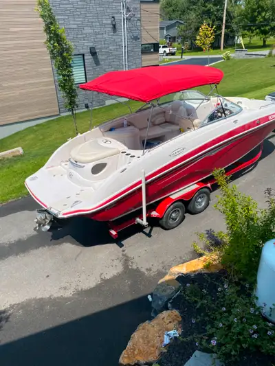 Beau bateau open deck moteur neufs avec toilettes et 2 lavabo très rare batterie neuve prix 42000$