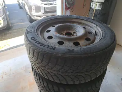 235/50 R17 Used Winter tire with rims for sale. 5 Bolt rim was used on 2013 Ford Fusion