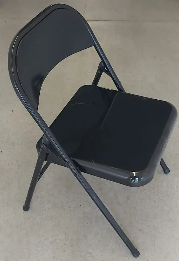 DELUXE FOLDING CHAIR in Chairs & Recliners in London - Image 2