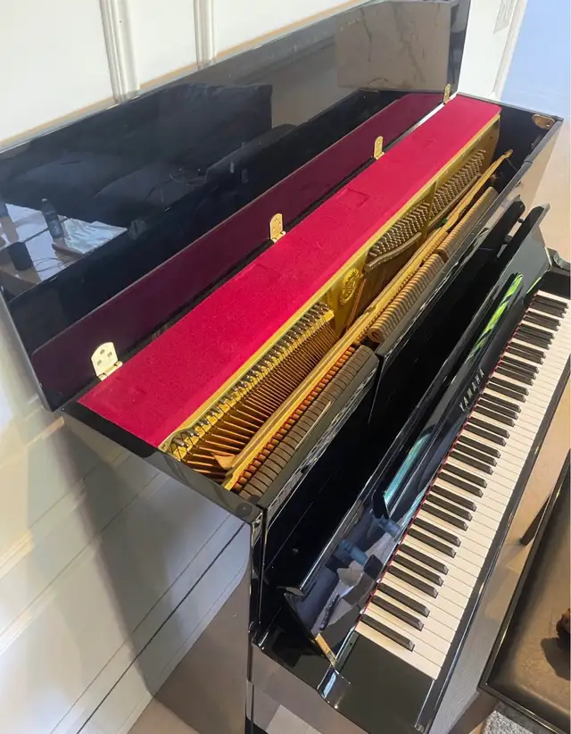 yamaha upright piano in Pianos & Keyboards in City of Toronto - Image 4