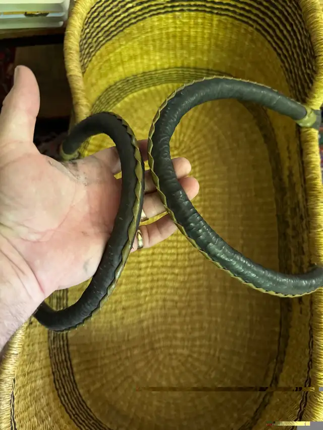 African hand w can woven baby bassinet Moses basket beautiful in Cribs in Napanee - Image 3