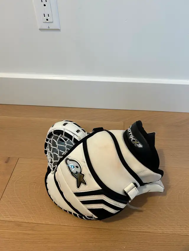 Brian’s Optik X3 Goalie Set (Black/White) in Hockey in Ottawa - Image 4