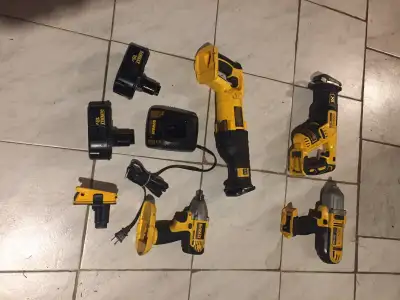 La scie alternative de 20v XR est vendue La clé à choc 20v est vendue. Le kit deDewalt 18v, très pro...
