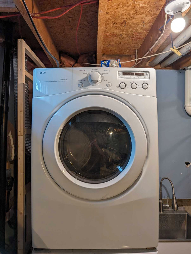 Functioning LG dryer in Washers & Dryers in Mississauga / Peel Region
