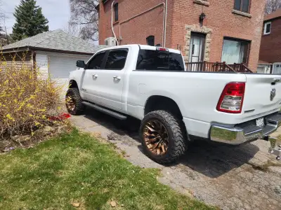 Can in mind 6"inch lifted, 22" rims ,beautiful ready for pleasure