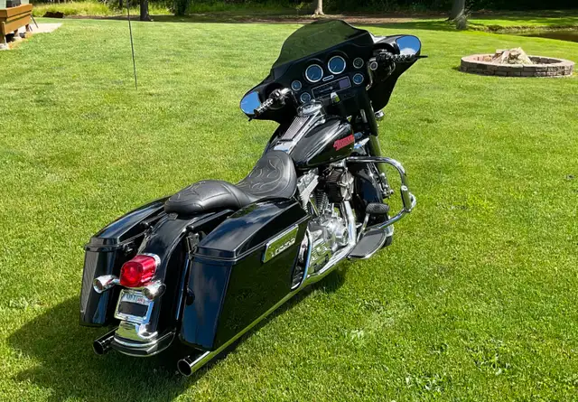 2007 Harley Davidson FHT in Touring in St. Catharines - Image 2