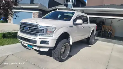 2019 f150 limited lifted 6 inched 35 inch tied on 22x12.5 rims 2 10inch subs custom under back seat....