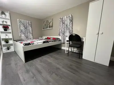 Rooms in Girls Only House- Near University & College