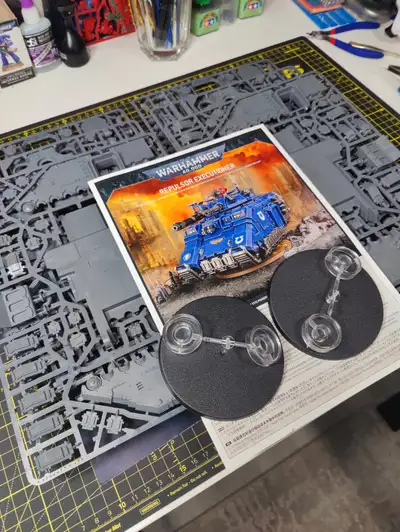 Warhammer 40k Repulsor Executioner new on sprue, with bases and fly stands. Powerful piece on the ta...